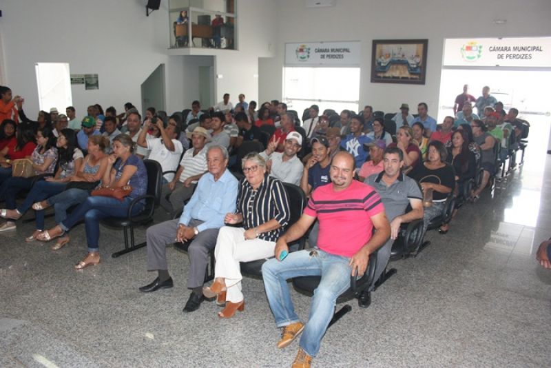 PREFEITO DE PERDIZES É RECONDUZIDO AO CARGO DE PREFEITO.